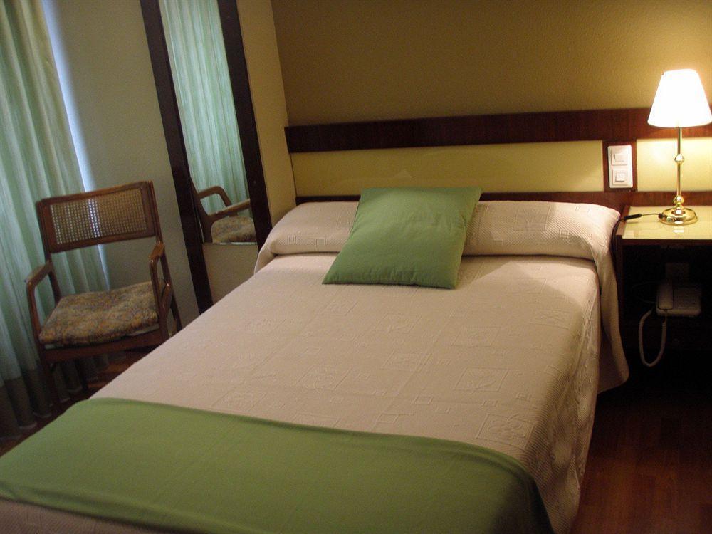 Hotel Madrid Bierzo Понферрада Екстер'єр фото
