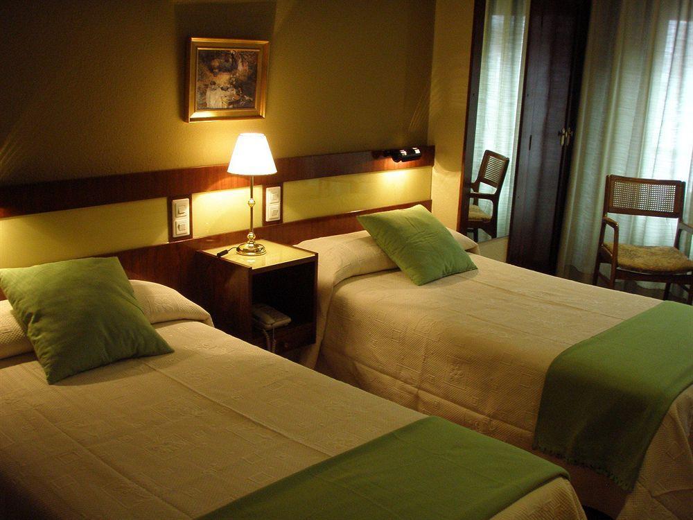 Hotel Madrid Bierzo Понферрада Екстер'єр фото