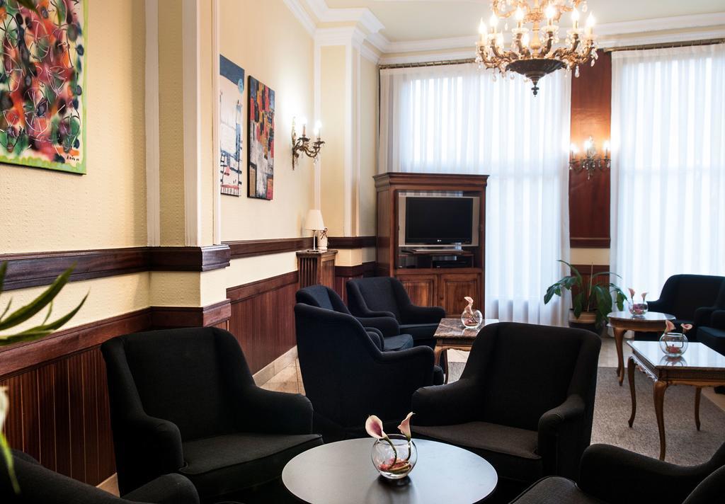 Hotel Madrid Bierzo Понферрада Екстер'єр фото