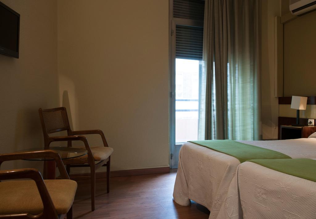 Hotel Madrid Bierzo Понферрада Екстер'єр фото