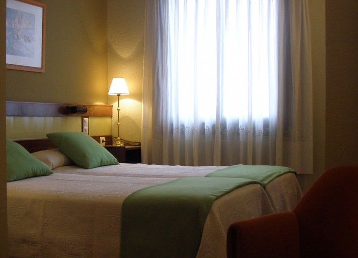 Hotel Madrid Bierzo Понферрада Екстер'єр фото