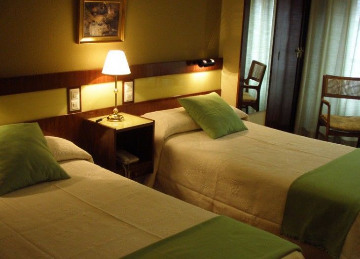 Hotel Madrid Bierzo Понферрада Екстер'єр фото