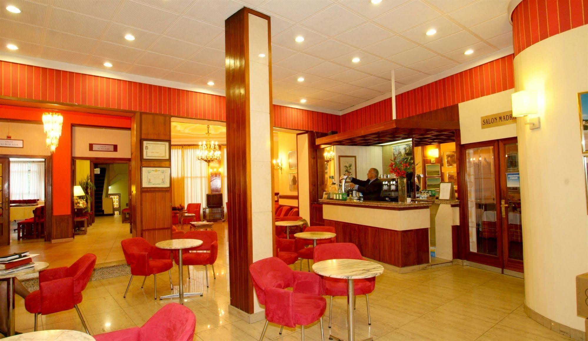 Hotel Madrid Bierzo Понферрада Екстер'єр фото