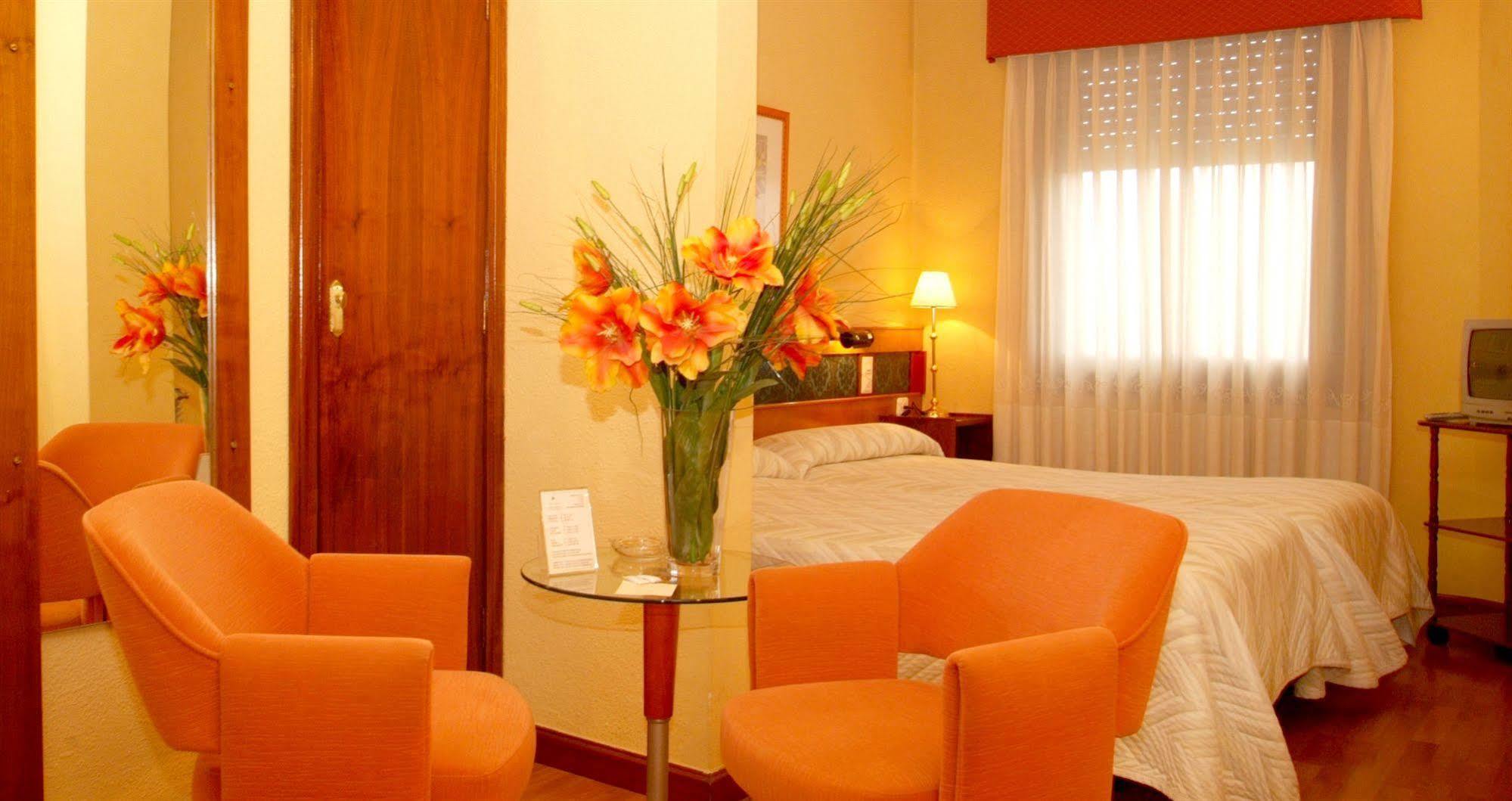 Hotel Madrid Bierzo Понферрада Номер фото